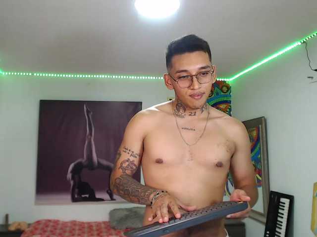 Live sex webcam photo for BryceBigcum #277378589