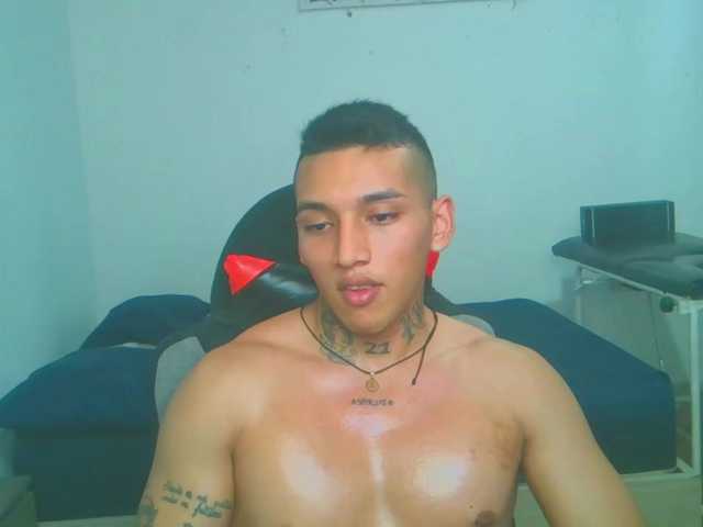 Live sex webcam photo for BryceBigcum #290375806