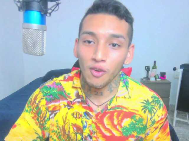 Live sex webcam photo for BryceBigcum #290590077