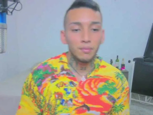 Live sex webcam photo for BryceBigcum #290615763