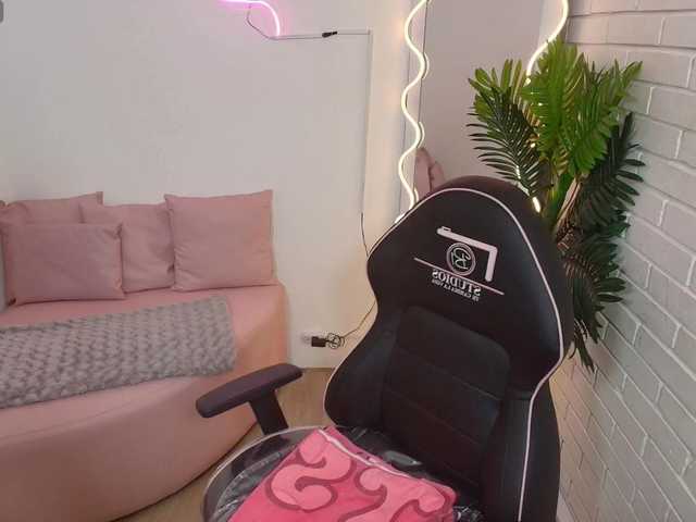 Live sex webcam photo for Bunni-tay #292000823