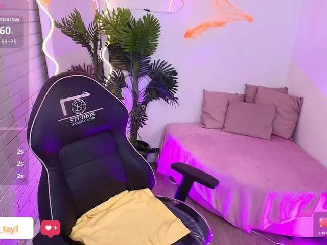 Live sex webcam photo for Bunni-tay #292142609