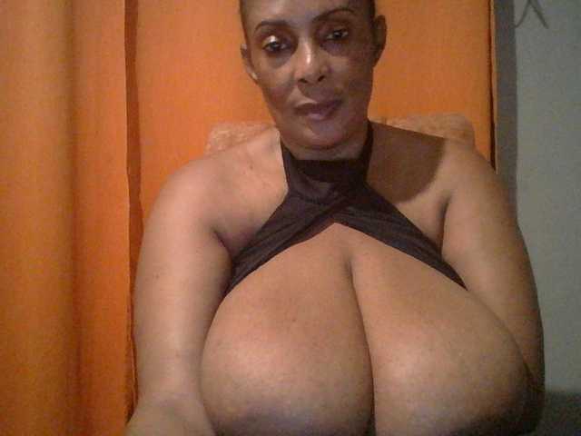 Live sex webcam photo for Busty8 #290943929