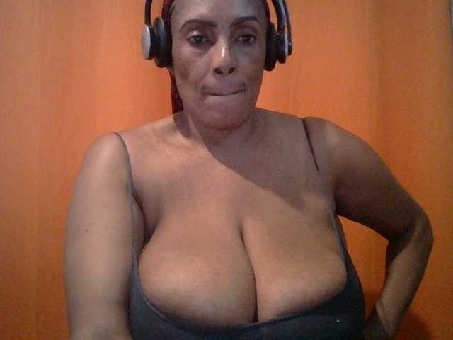 Live sex webcam photo for Busty8 #290983965