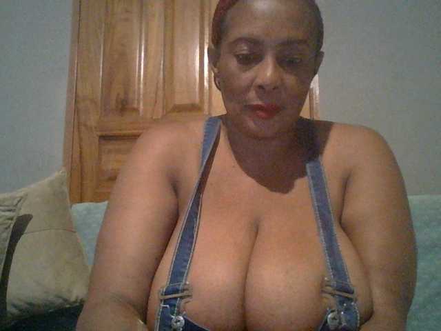 Live sex webcam photo for Busty8 #291141346