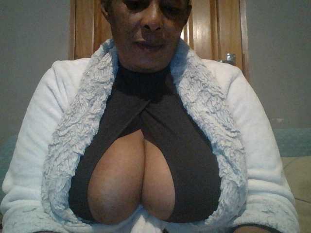 Live sex webcam photo for Busty8 #291349559