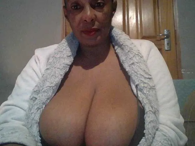 Live sex webcam photo for Busty8 #291374402