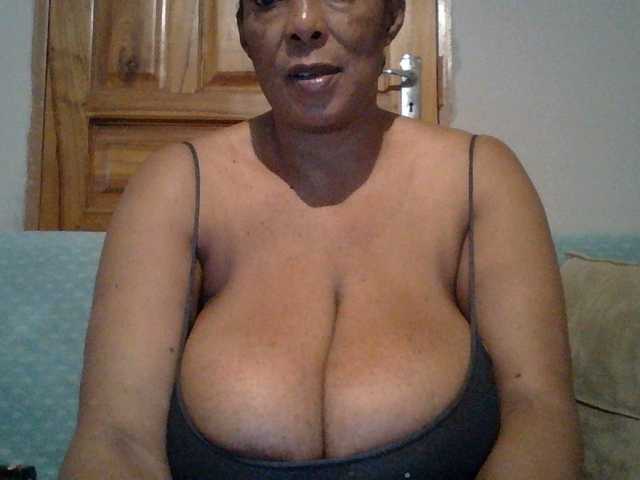 Live sex webcam photo for Busty8 #291774766