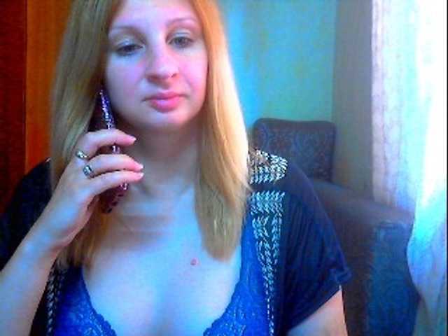 Live sex webcam photo for BustyBlondy #273764533