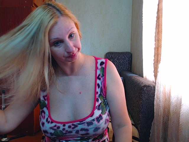 Live sex webcam photo for BustyBlondy #275777255