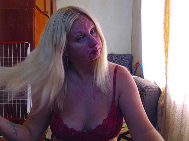 Live sex webcam photo for BustyBlondy #276224735