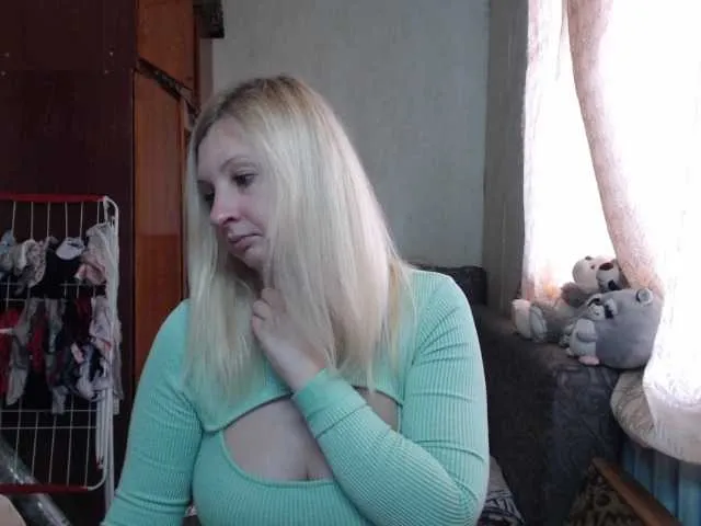 Live sex webcam photo for BustyBlondy #290299111