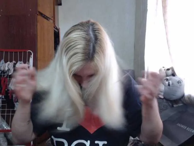 Live sex webcam photo for BustyBlondy #290307471