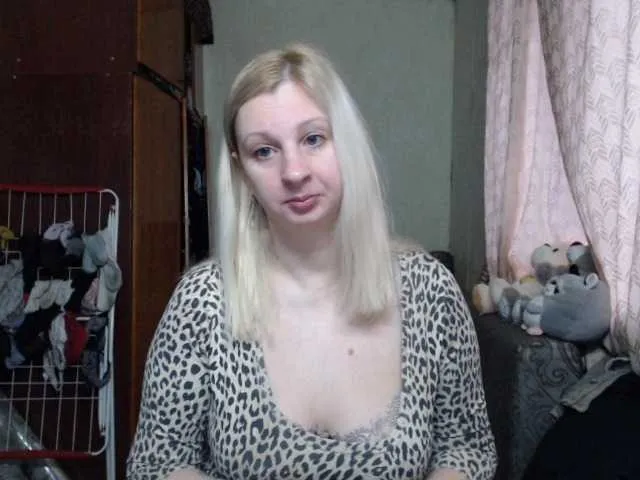 Live sex webcam photo for BustyBlondy #290413618
