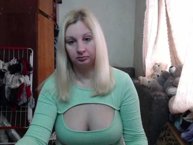 Live sex webcam photo for BustyBlondy #290494557