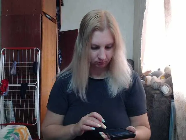 Live sex webcam photo for BustyBlondy #292047046