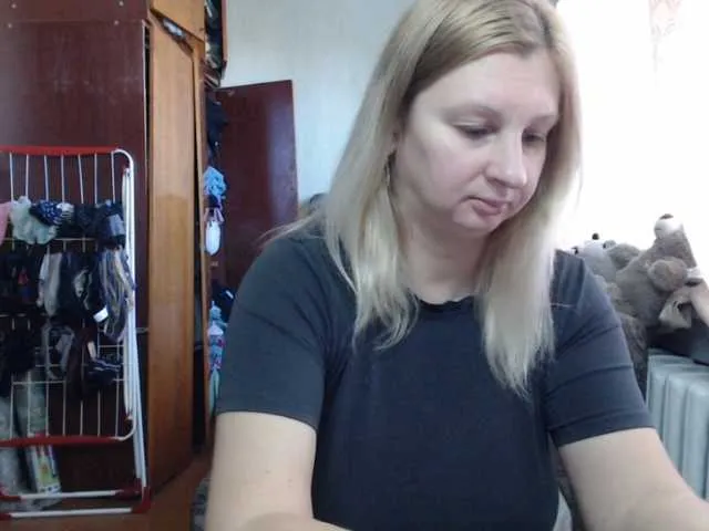 Live sex webcam photo for BustyBlondy #292340779