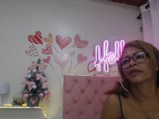 Live sex webcam photo for BustyXMilf #271844097