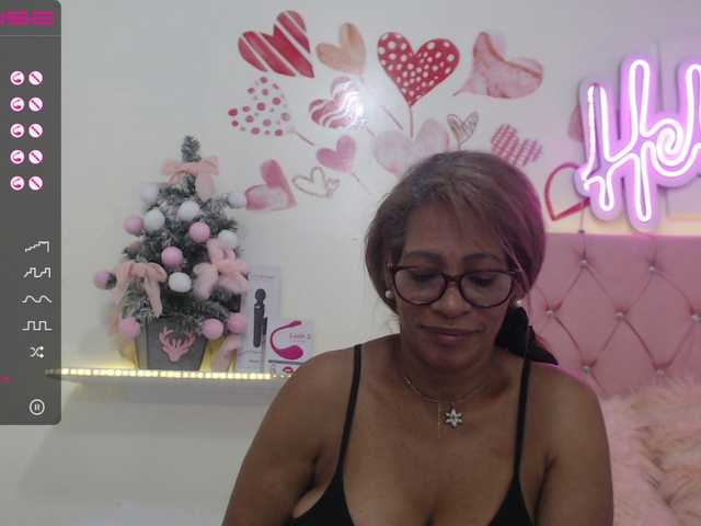 Live sex webcam photo for BustyXMilf #272725875