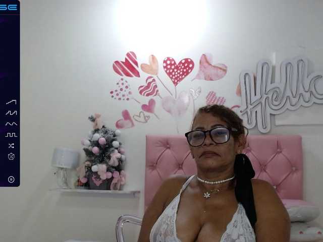 Live sex webcam photo for BustyXMilf #274366919