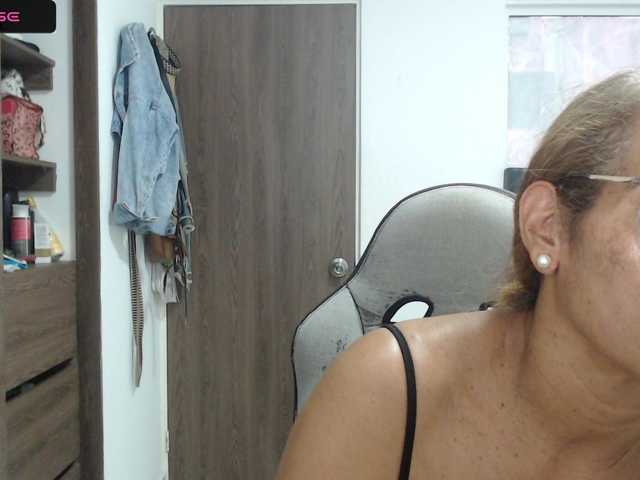 Live sex webcam photo for BustyXMilf #276684803