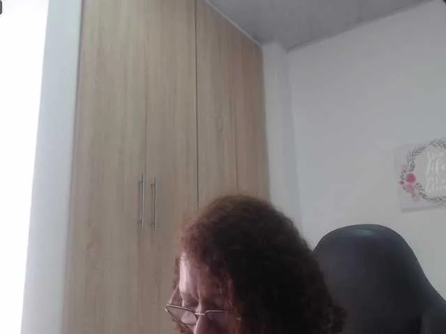 Live sex webcam photo for BustyXMilf #290529204