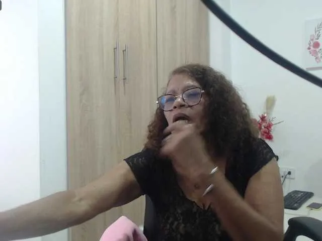 Live sex webcam photo for BustyXMilf #290541681