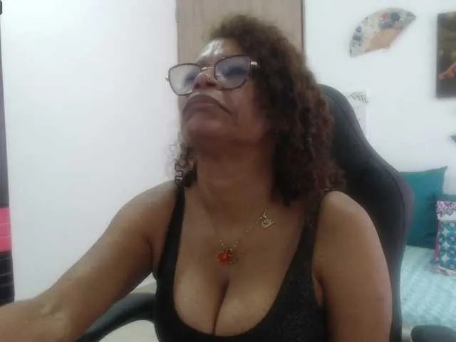 Live sex webcam photo for BustyXMilf #290642943