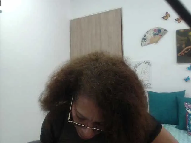 Live sex webcam photo for BustyXMilf #290691468