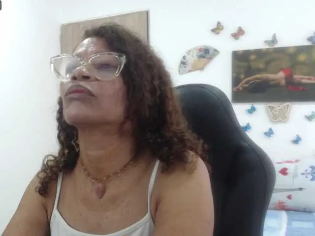 Live sex webcam photo for BustyXMilf #290709229