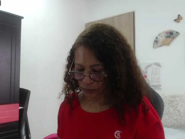 Live sex webcam photo for BustyXMilf #290724493