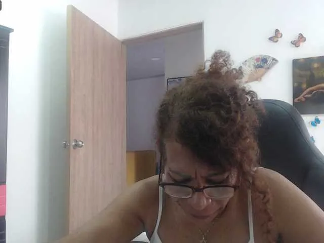 Live sex webcam photo for BustyXMilf #290814295