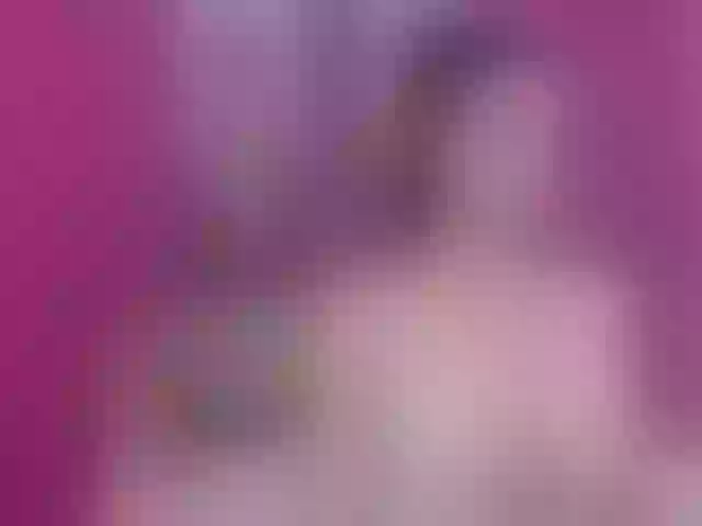 Live sex webcam photo for BustyxxHelen #271989905