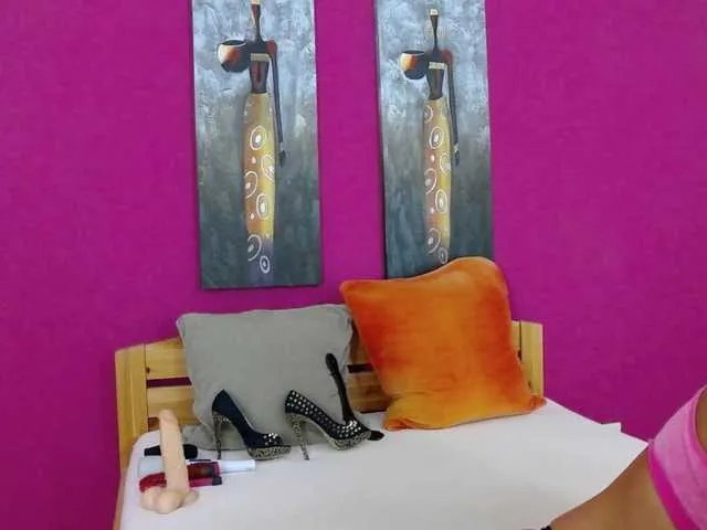 Live sex webcam photo for BustyxxHelen #273209078