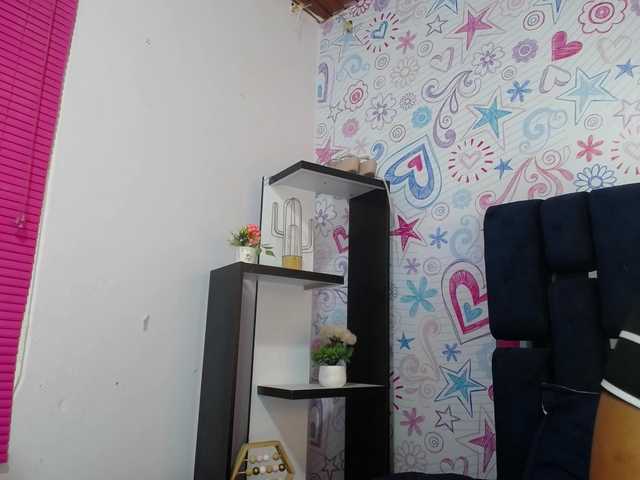 Live sex webcam photo for CAMILA-ROUS #290685234