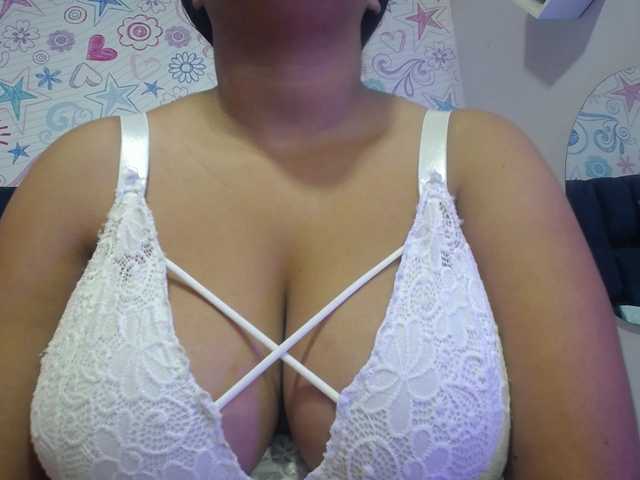 Live sex webcam photo for CAMILA-ROUS #291333452