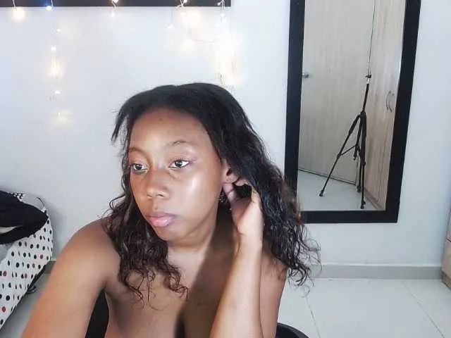 Live sex webcam photo for CARO18 #272070882