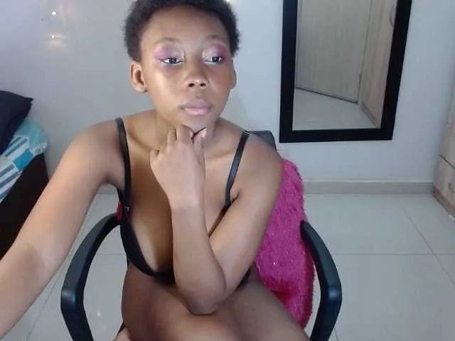 Live sex webcam photo for CARO18 #272284147