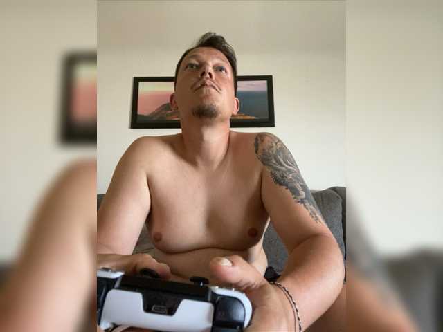 Live sex webcam photo for CGN87Kev #275439348