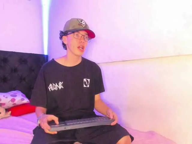 Live sex webcam photo for CHIMBOFER #280490756