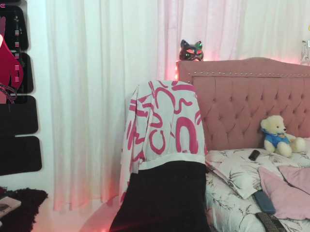 Live sex webcam photo for CRISTALLOVE1 #290846396