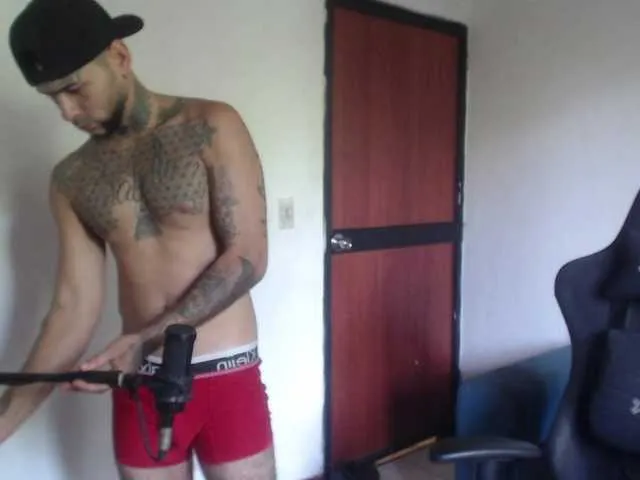 Live sex webcam photo for CRIXXO7 #294157499