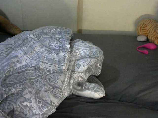 Live sex webcam photo for CURVY-EMORY #277075457