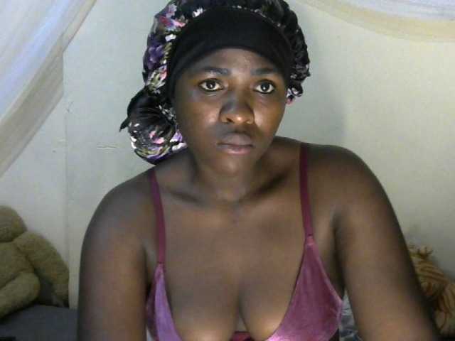 Live sex webcam photo for CURVY-EMORY #277103478