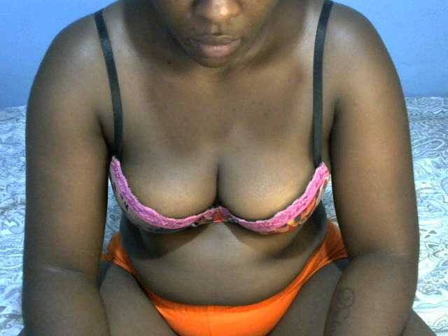 Live sex webcam photo for CURVY-EMORY #277906277