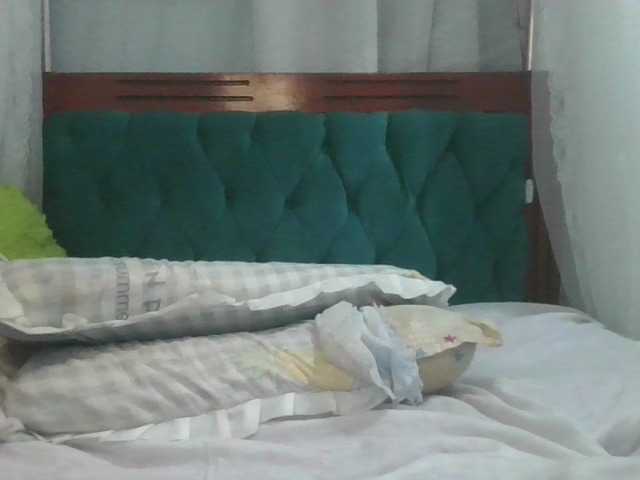 Live sex webcam photo for CURVY-EMORY #278107711