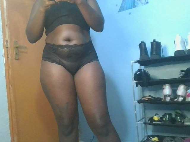 Live sex webcam photo for CURVY-EMORY #278936405