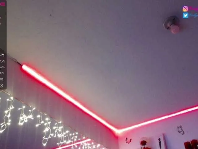 Live sex webcam photo for CailynMyers68 #273762166