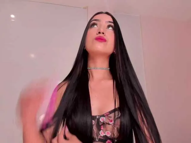 Live sex webcam photo for CaitlynBell #273397582