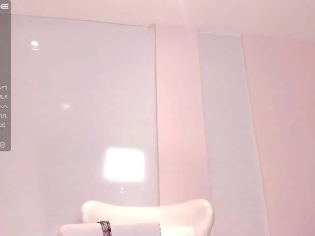 Live sex webcam photo for CaitlynBell #273401582